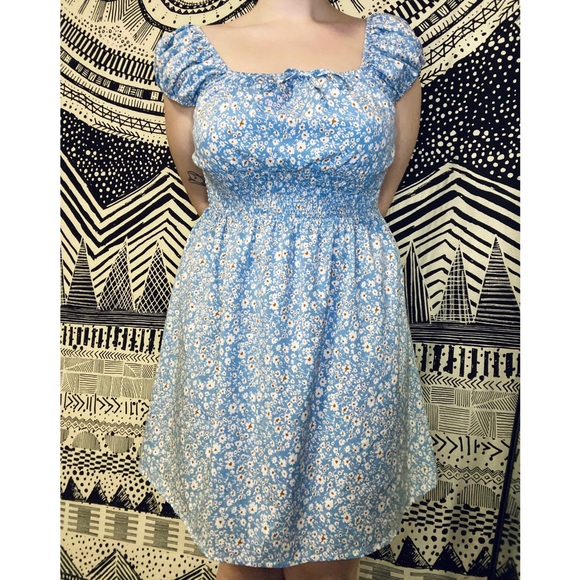 🌼 90’s Inspired Ditsy Blue Floral Dress 🌼 - Picture 1 of 2